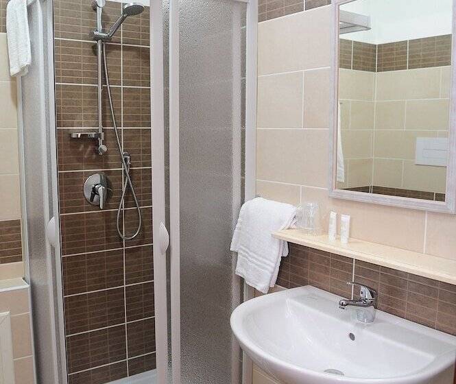Номер Стандарт Трехместный, La Rosa Hotel   Selinunte