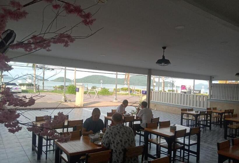 Deluxe Room, Panwa Beach Side Beachfront