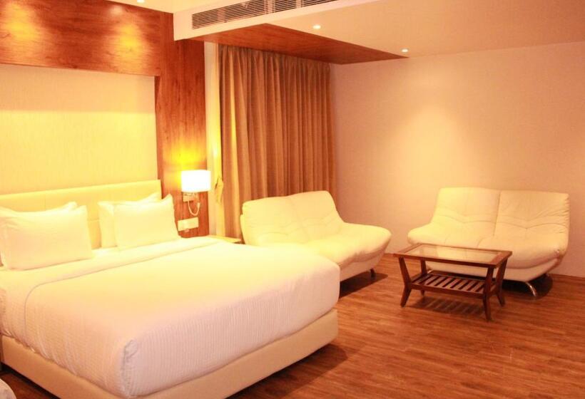 キングサイドベッドのスタンダードワンルーム, Sarovar Portico Somnath