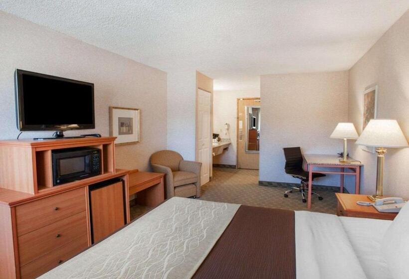 キングサイズベッドのスタンダードルーム, Quality Inn Kirkland