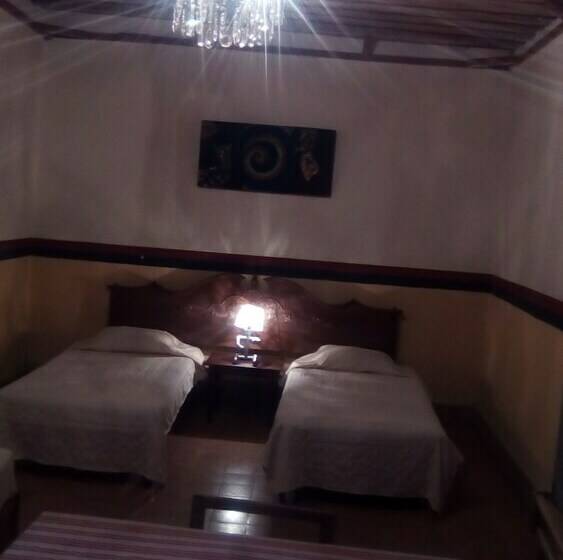 Eenvoudige Kamer met Tweepersoonsbed, Hostal La Cruz Verde