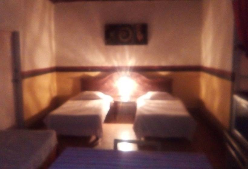 Eenvoudige Kamer met Tweepersoonsbed, Hostal La Cruz Verde