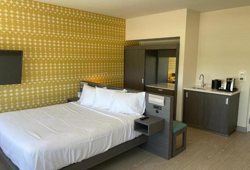 Номер Стандарт Кровать Кинг Адаптированный для Инвалидов, The Orbit Hotel, Trademark Collection By Wyndham