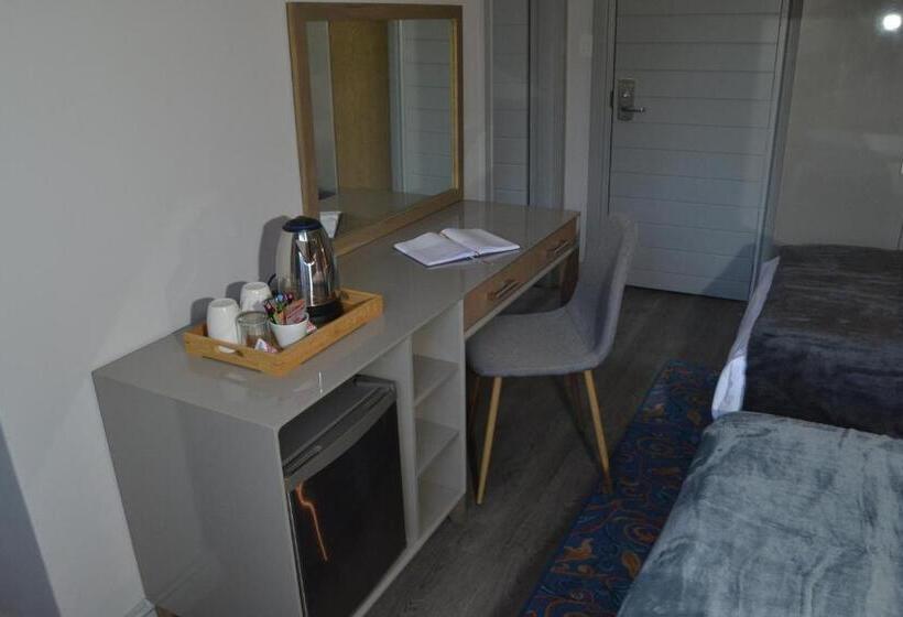 Номер Стандарт Вид на Бассейн, Golf Course Boutique Guesthouse