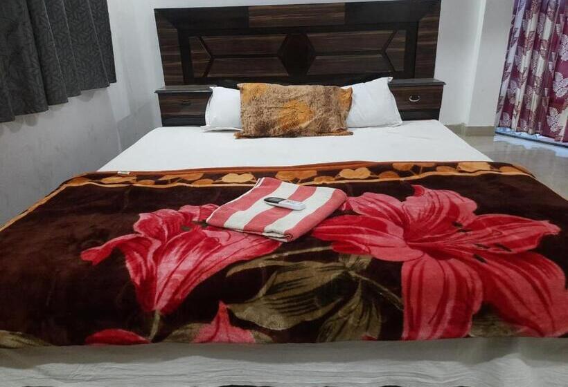 Люкс, Staymaker Hotel Raj Ganga