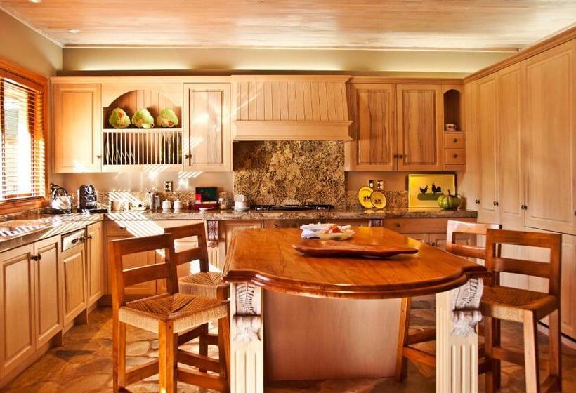 اتاق استاندارد, Treetops Lodge & Estate