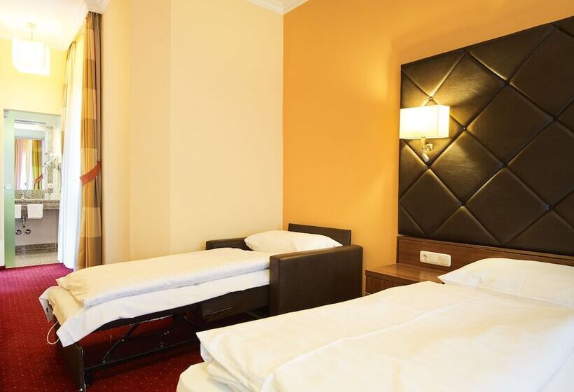 Chambre Triple Standard, Villa Ceconi By Das Grüne Hotel Zur Post   100% Bio