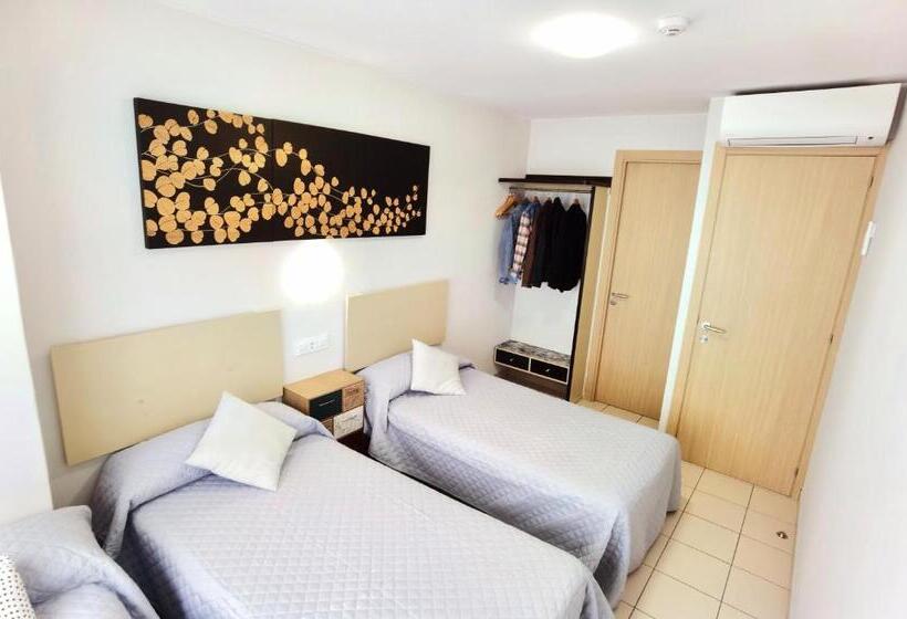 Трехместный Номер Базовый, Hostal Rigau