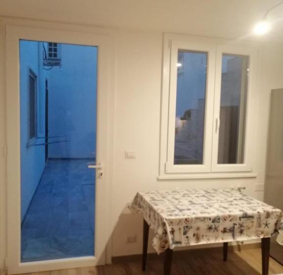 Семейный Номер Вид на Сад, Delcicer Casa Vacanze O Camera Privata