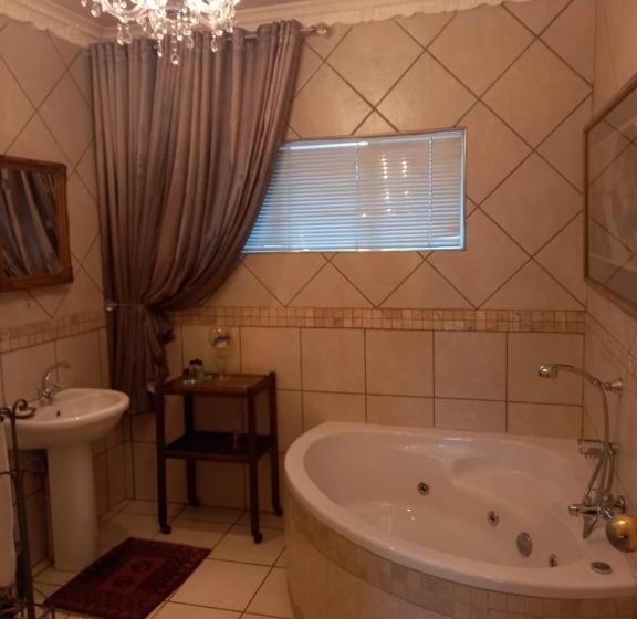 Номер Deluxe, Michaelangelo Guest House