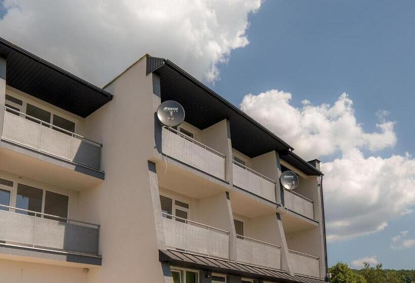 1 Bedroom Apartment Lake View, Apartmany Motocentrum