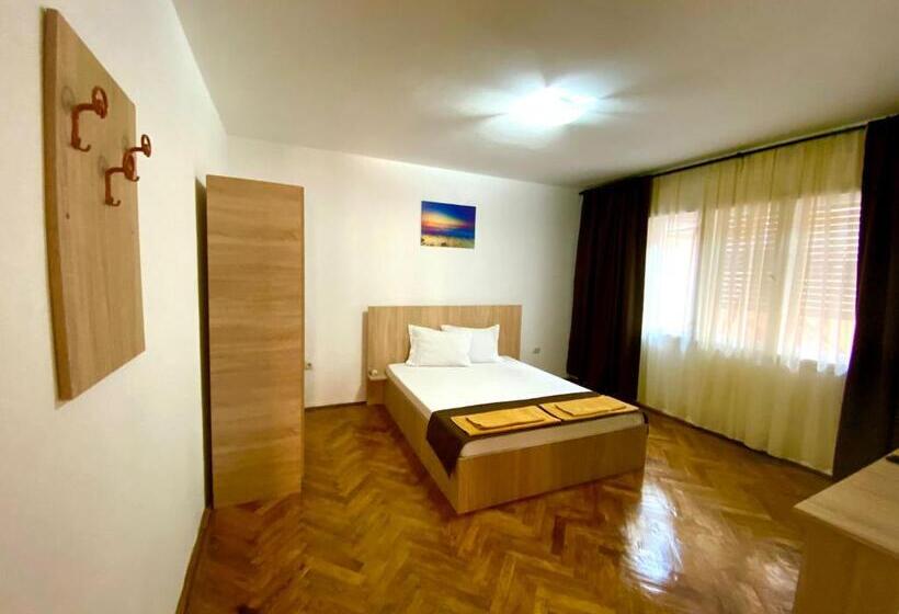 اتاق استاندارد با سرویس بهداشتی مشترک, Casa Roxamy
