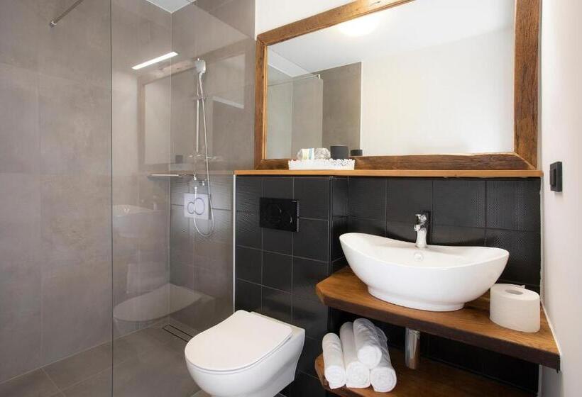 اتاق استاندارد با بالکن, House Troha