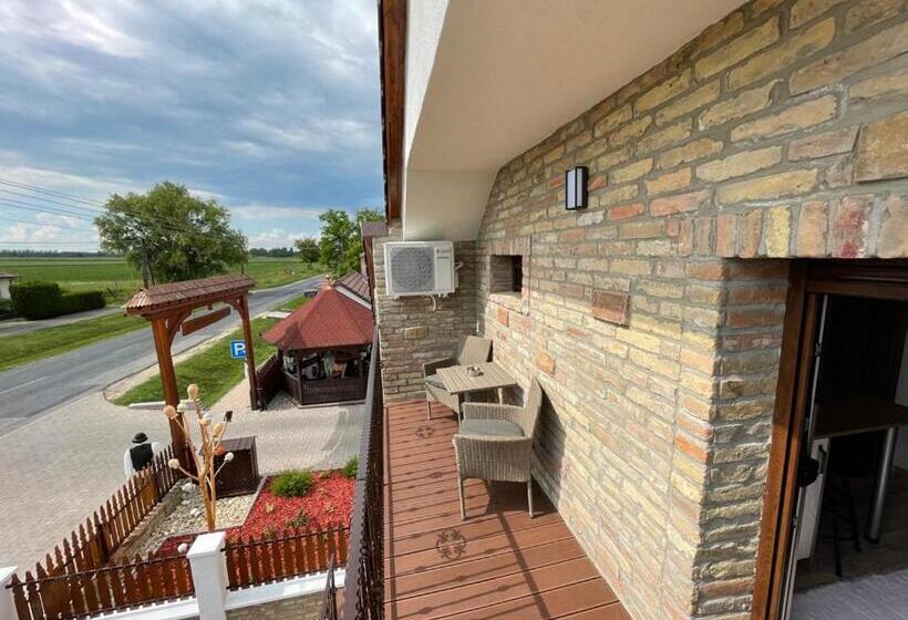Номер Стандарт с Балконом, Kukorica Csárda Apartman