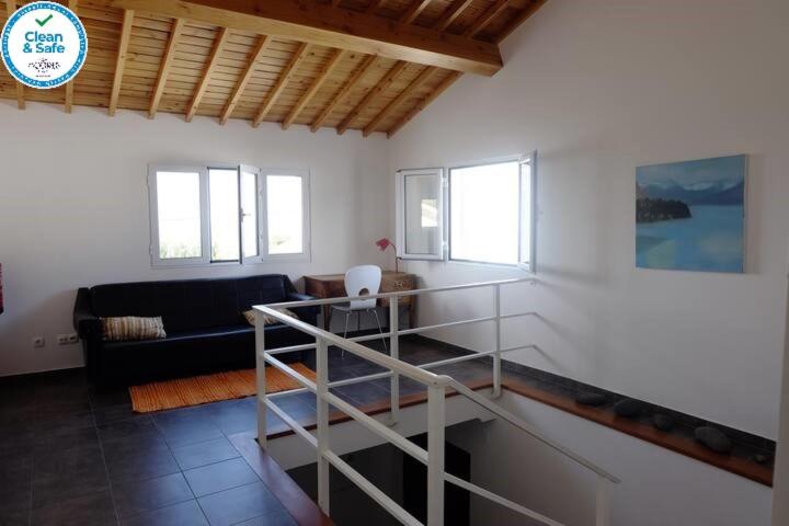 Номер Стандарт Трехместный, Casa Das Camarinhas Raal 542  Casa Partilhada