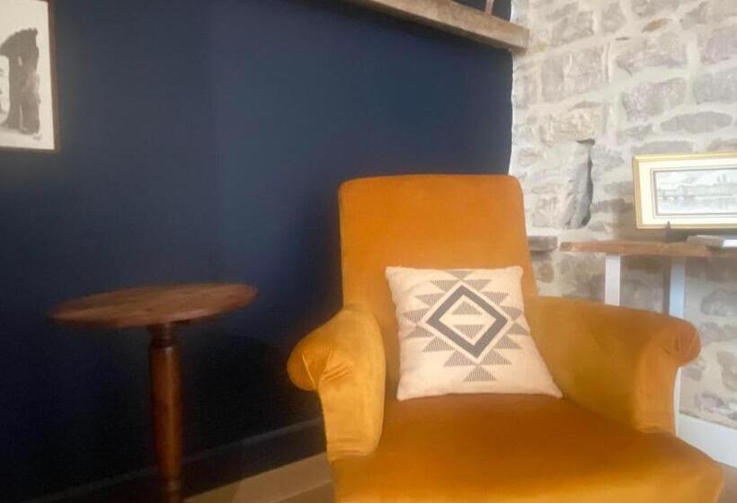 Family Suite, Château De Chatenay   Macon