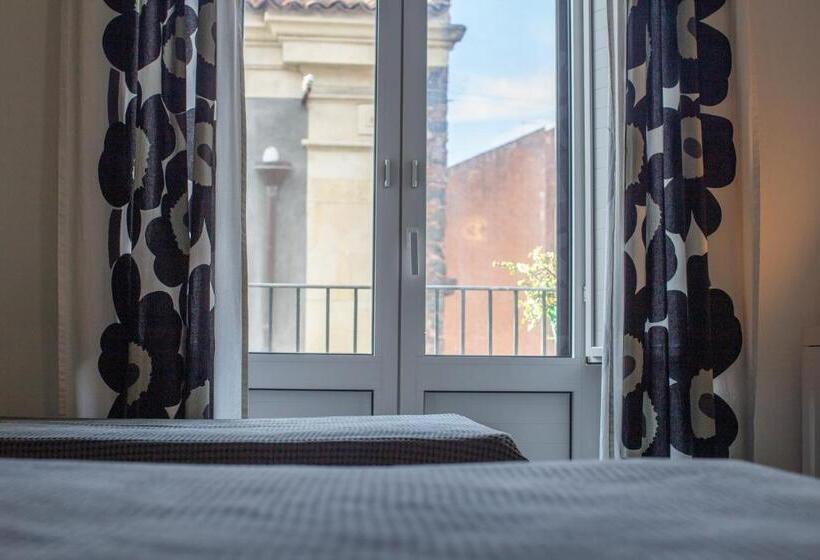 اتاق سوپریور خانوادگی, Suite Inn Catania