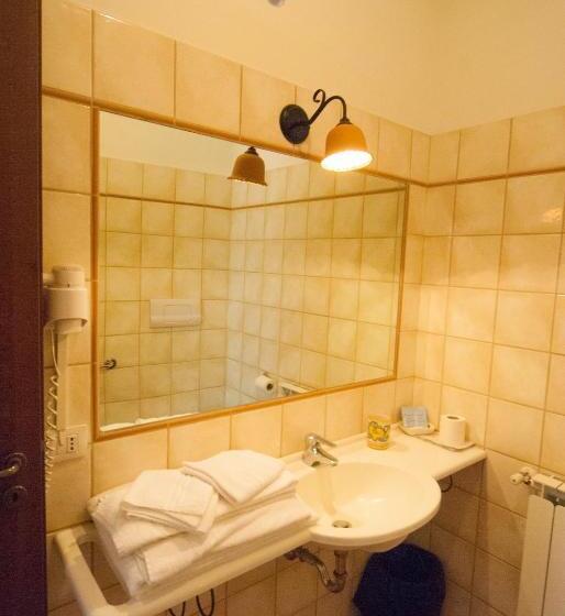 标准三人间, Poggiofelice B&b