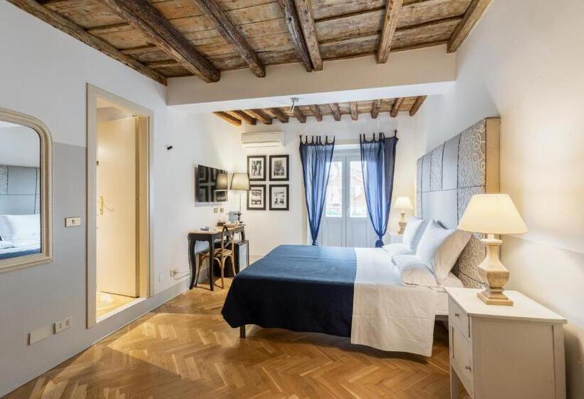 اتاق استاندارد سه نفره, The Blue Hostel