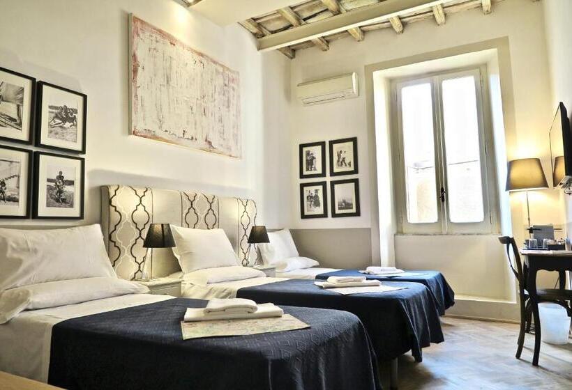 اتاق استاندارد سه نفره, The Blue Hostel