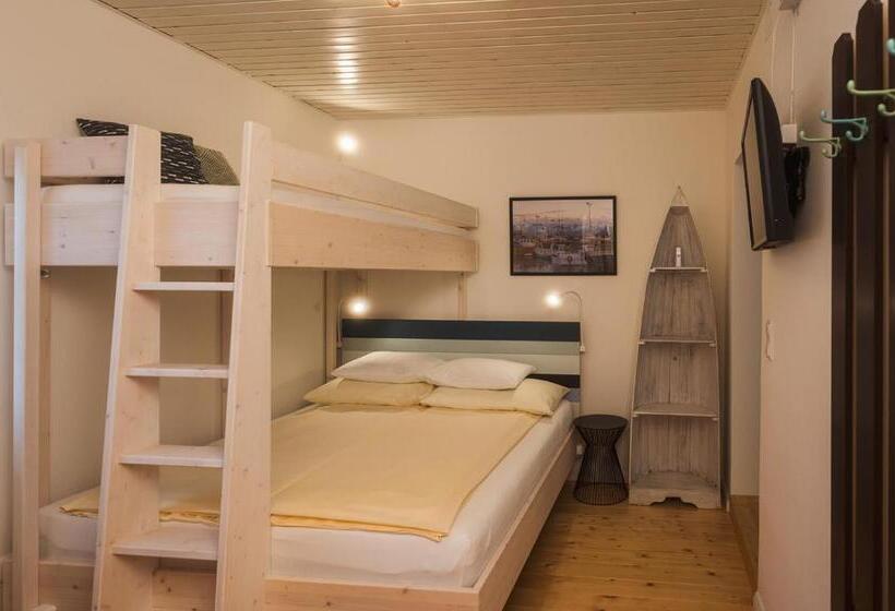 Номер Стандарт Трехместный, Wanderlust Boutique Rooms
