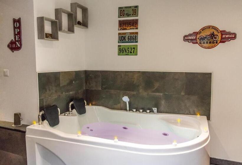 Люкс, Aux 3 Nuances Suites Privatives & Spa