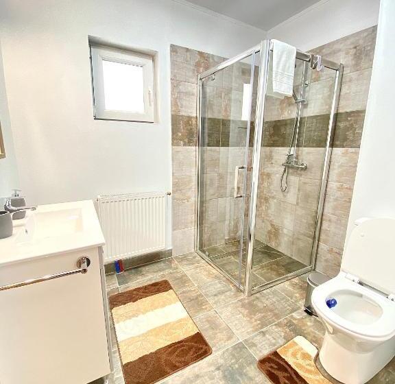 آپارتمان 1 خوابه همکف, Red Family Apartments