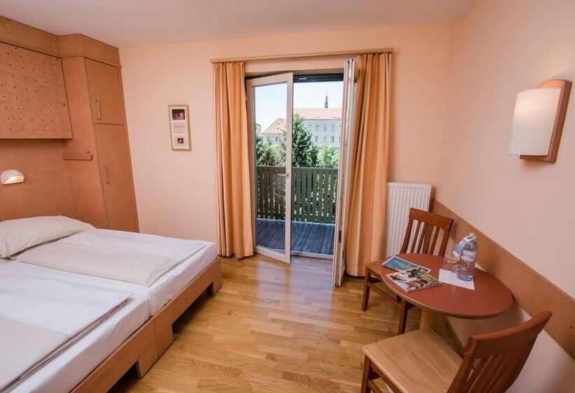 Номер Стандарт Трехместный, Jufa Hotel Fürstenfeld