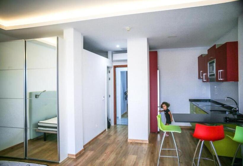 דירה בת חדר שינה 1 עם מרפסת, Atlantic Apartments