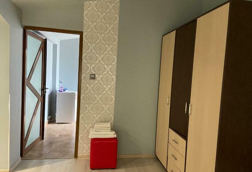 استودیوی استاندارد, Pensiunea Exotic