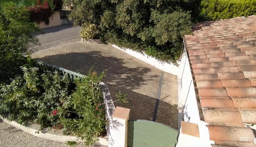 Номер Стандарт Вид на Сад, Logement Dans Une Pinède à Lambesc
