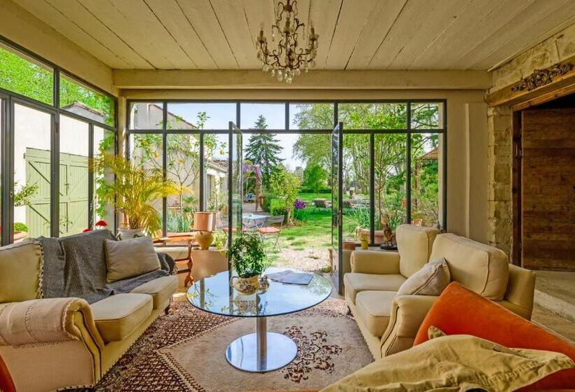 اتاق راحتی سه تخته, Bastide De Bellegarde