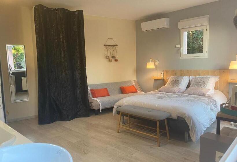 Номер Стандарт Вид на Сад, Chambre D’hôtes Vaucluse
