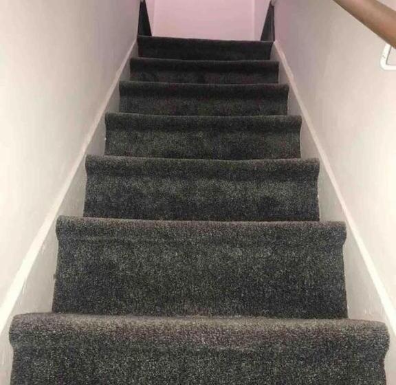 דירת חדר, Entire Whalley House