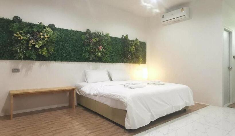 キングサイズベッドのスタンダードルーム, Nararin Garden House