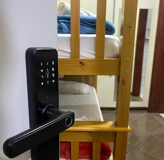 Четырехместный Номер Стандарт, Esquina 8 Suítes Confort & Hostel