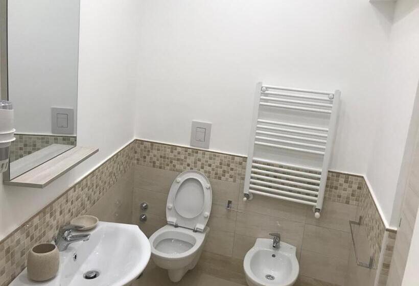 اتاق اکونومی, B&b 40 Steps
