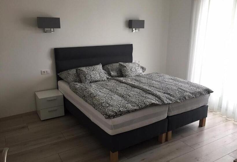 Апартаменты 2 Спальни, Jókai Apartman