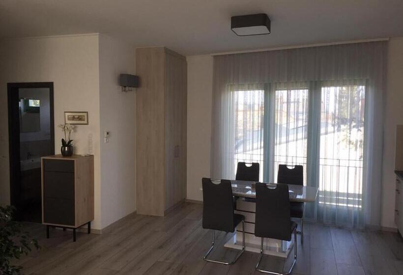 Апартаменты 2 Спальни, Jókai Apartman
