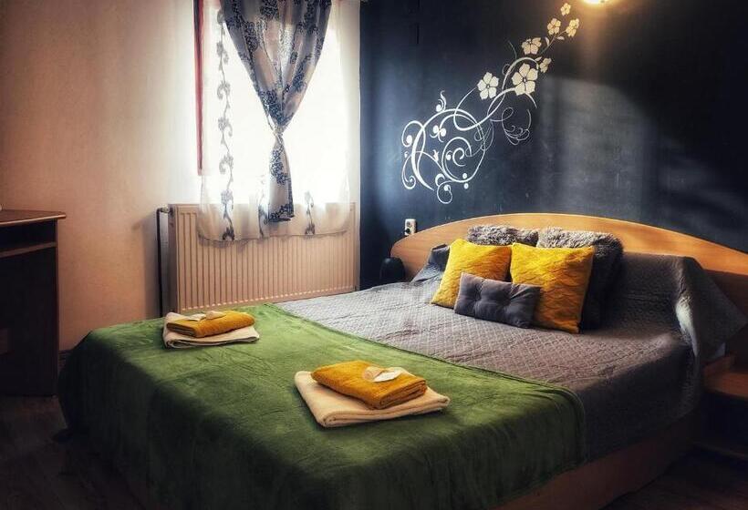 اتاق استاندارد با سرویس بهداشتی مشترک, Casamaria