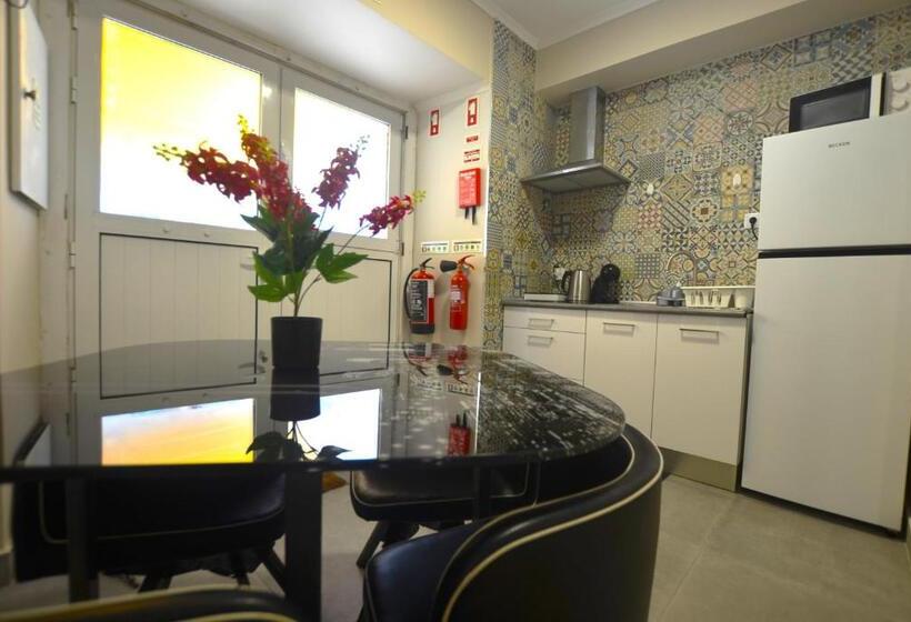 سرير فى غرفة مشتركه, Rooms Dp Setúbal