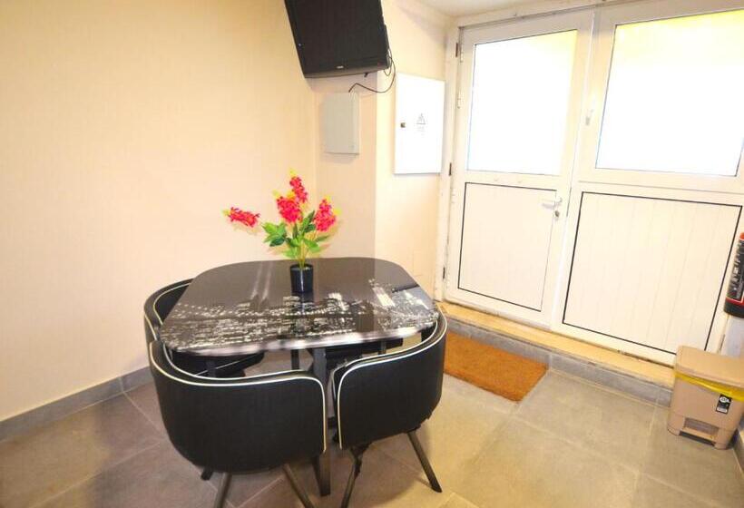ルームシェアのワンベッド, Rooms Dp Setúbal