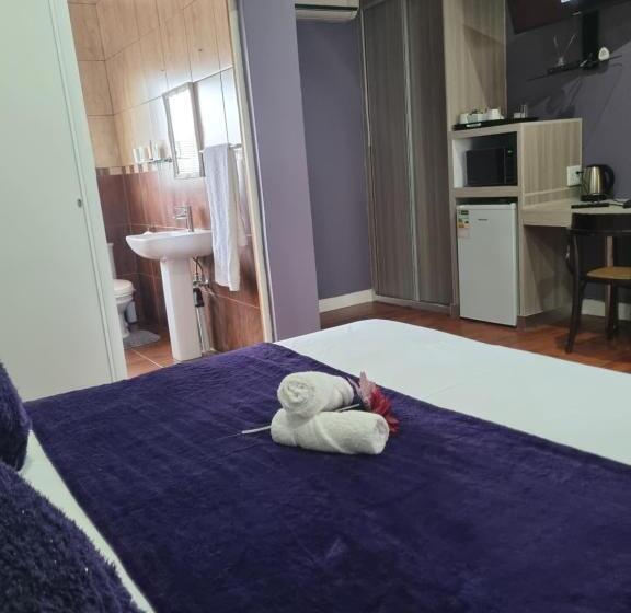 جناح مطلّ علي حمام السباحة, Botle Ba Afrika Lodge