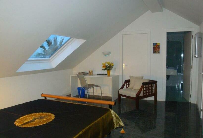 Люкс, Palm Maresme   Suite With Bathroom And Living Room And Terrasse With Ocean Views In A Private Villa