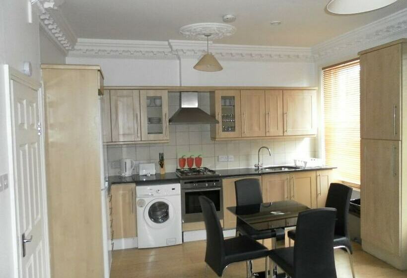 带2个卧室的公寓, Access Earl S Court