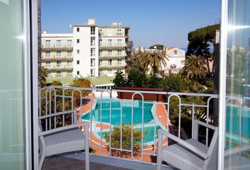 带1个卧室的带阳台的公寓, Sorrento Flats