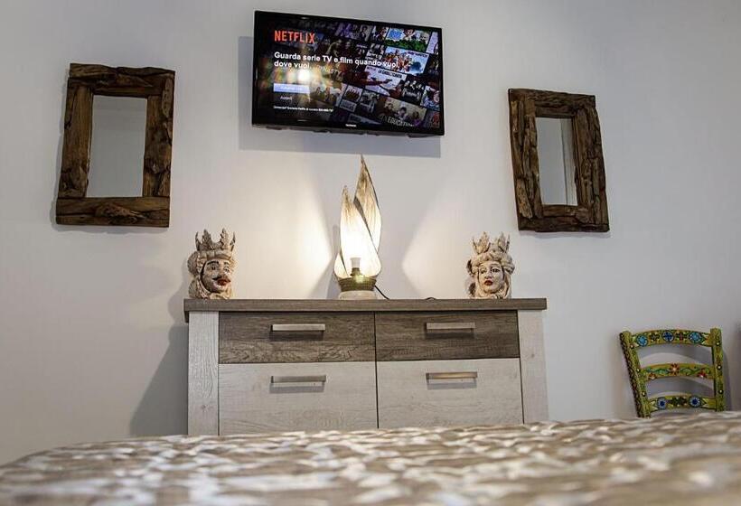 Standard room with outdoor bath, Catania Over Time   Tourist Rooms