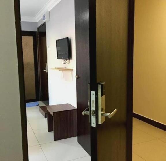 חדר פרמיום לשלושה, Hilltop Hotel Tanjung Malim