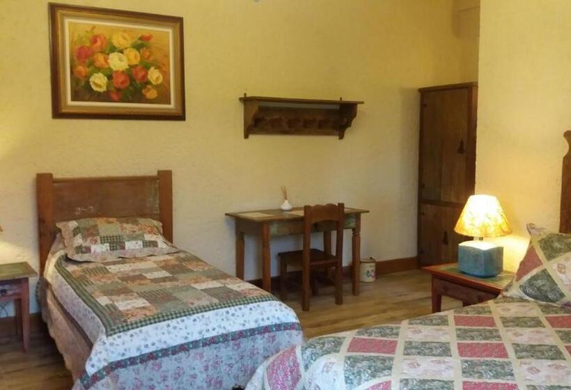 Люкс Повышенной Комфортности, A Casa Vermelha Hospedaria