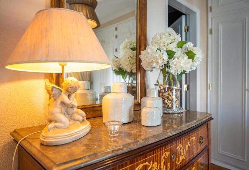 سوییت لوکس, Lourenço S House Deluxe Cascais